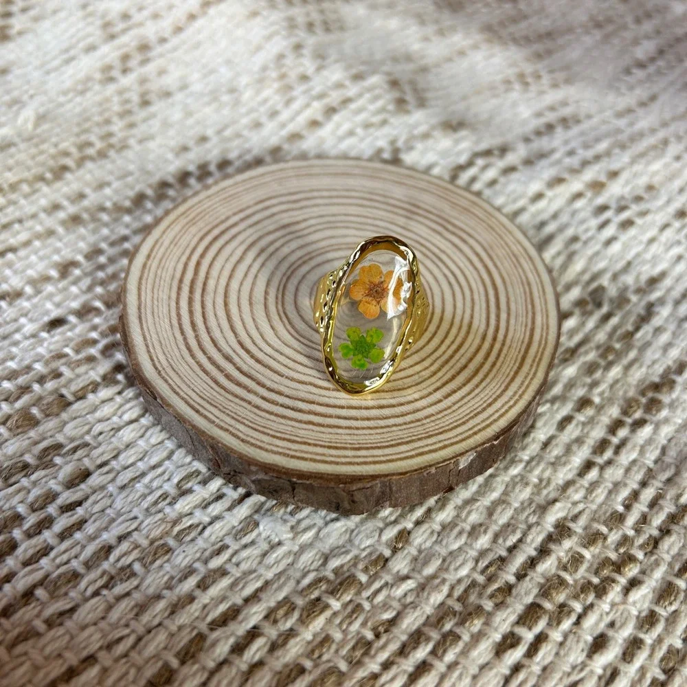 Dried Flower Gold Tone Oval Resin Ring Adjustable‎ Boho Gardencore Dainty